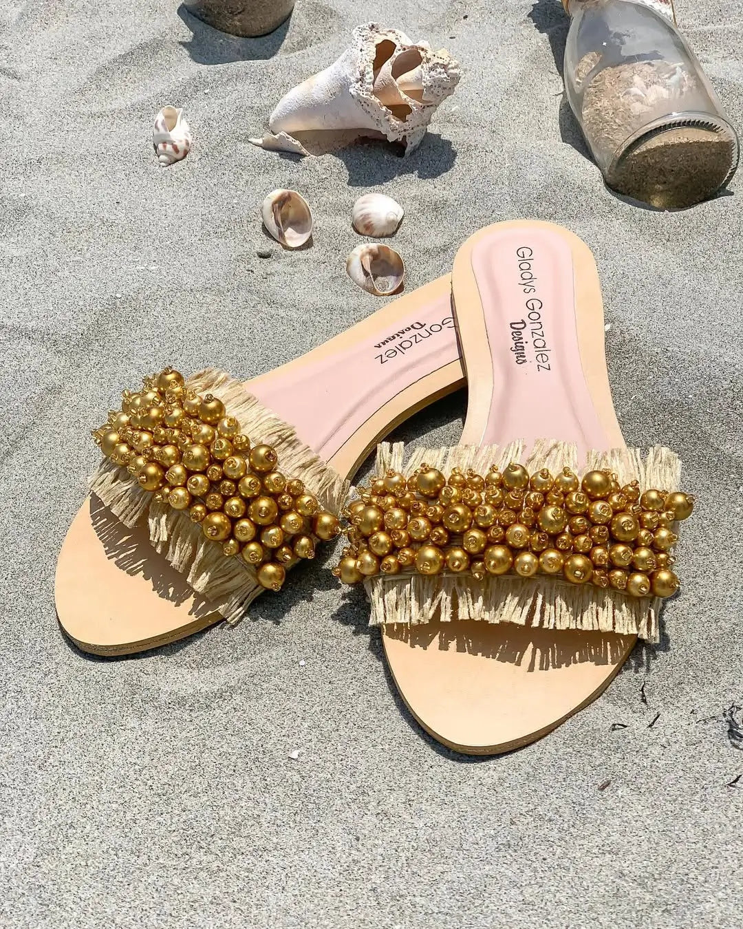 Sandalia artesanal con perlas y flecos - Marina