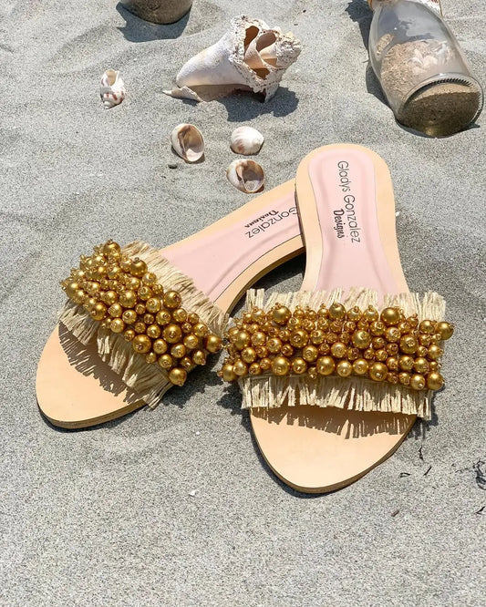 Sandalia artesanal con perlas y flecos - Marina