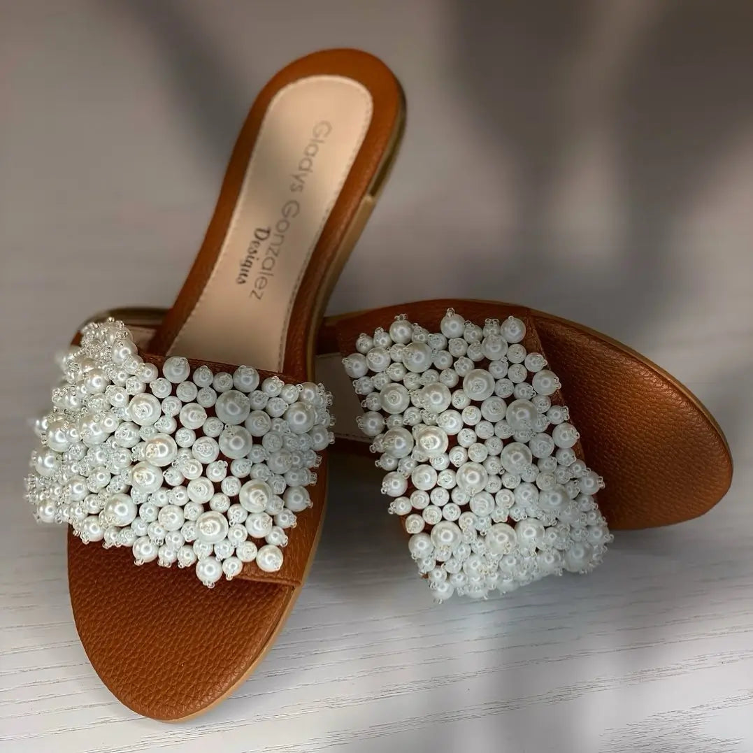 Sandalia artesanal con perlas- Nácar