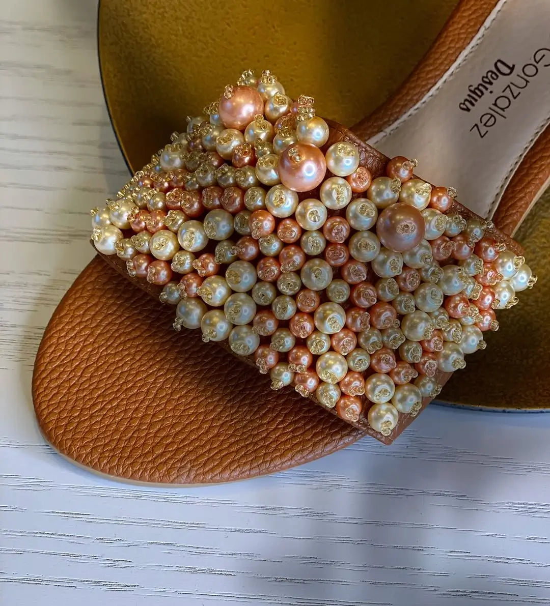 Sandalia artesanal con perlas  - Barú
