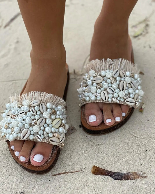 Sandalia artesanal con perlas y accesorios  de mar - Mares